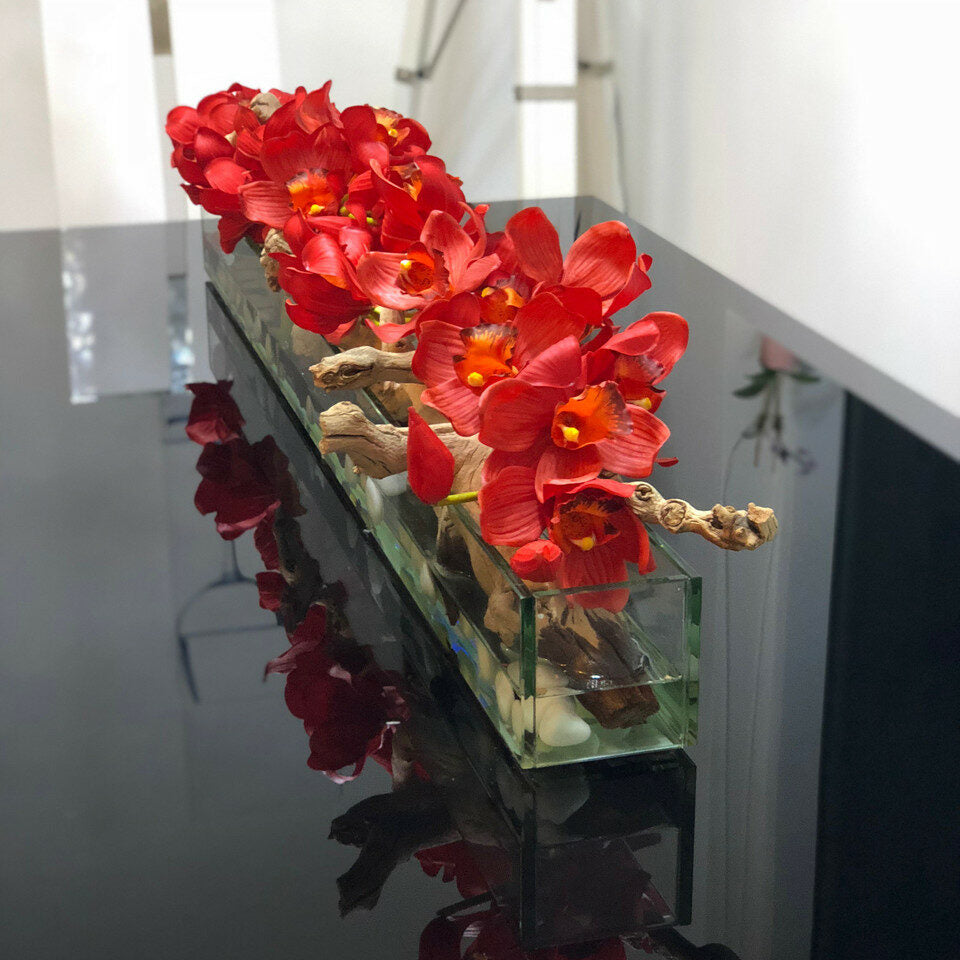 121,9 cm Glas-Pflanzgefäß Casa Moderna mit roten Cymbidien.