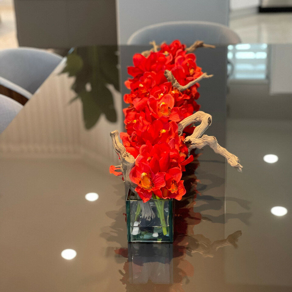 121,9 cm Glas-Pflanzgefäß Casa Moderna mit roten Cymbidien.